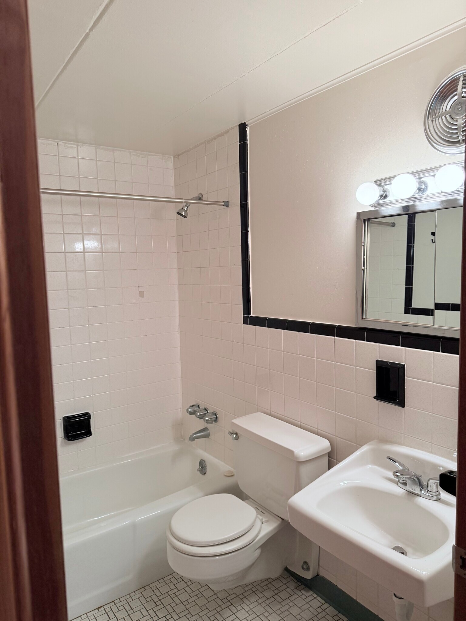 Building Photo - 437 College Ave