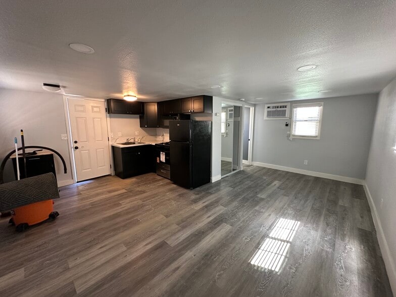 Building Photo - 814 Edgar Ave