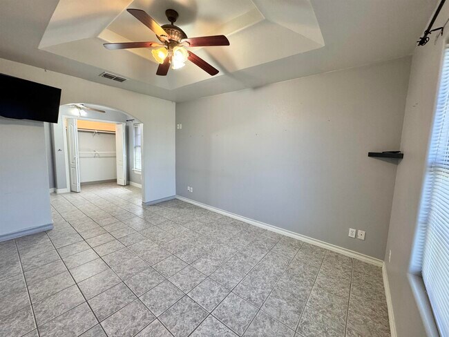 Building Photo - 210 Leon Ave