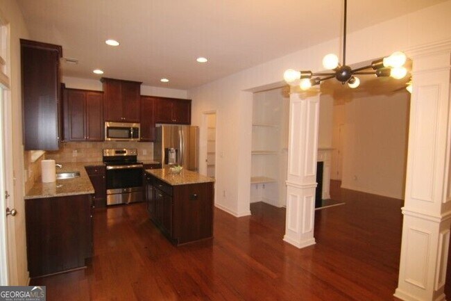 Building Photo - 5850 Vinyard Ln