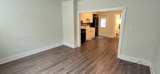 Building Photo - 2 Bedroom 1 Bathroom in Lancaster City!