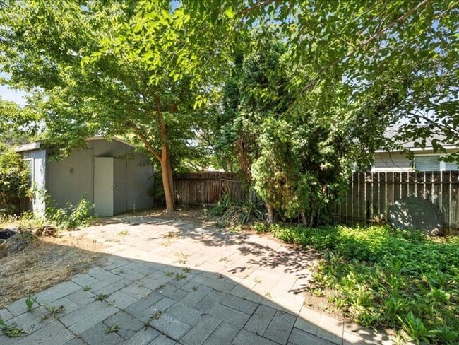 Building Photo - 1617 Mahan Ave
