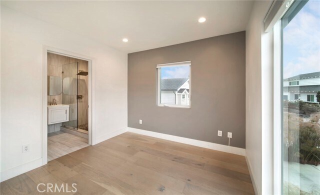 Building Photo - 305 La Jolla Dr