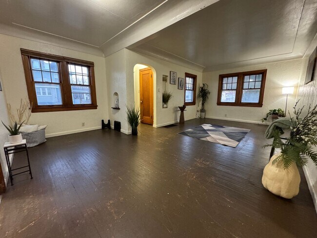 Building Photo - 3 bed, 1 bath home for rent in Waterloo