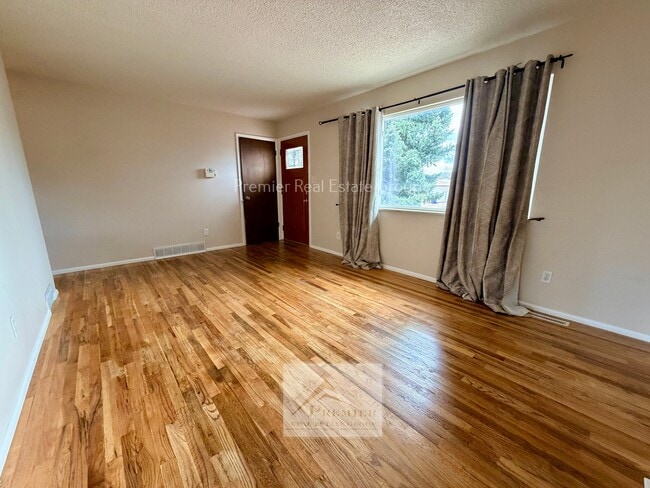 Building Photo - 4519 Bella Dr