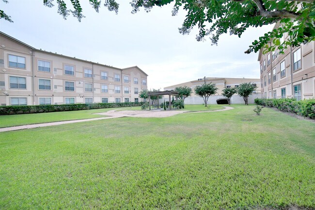 Building Photo - 6611 W Sam Houston Pkwy S
