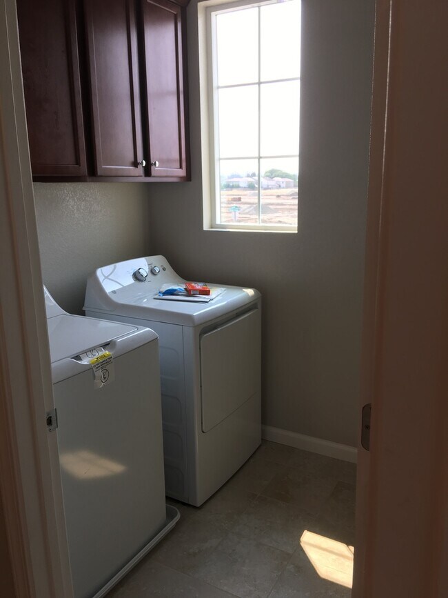 Building Photo - Natomas Crossing Nearly New Rental w/4 Bedrooms