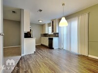 Building Photo - 1010 N Meadows Dr