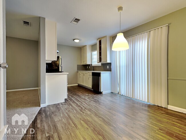 Primary Photo - 1010 N Meadows Dr