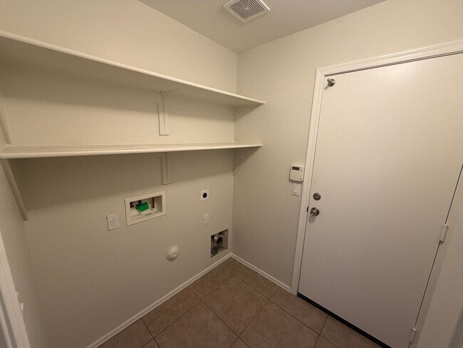 Building Photo - 13925 W Mauna Loa Ln