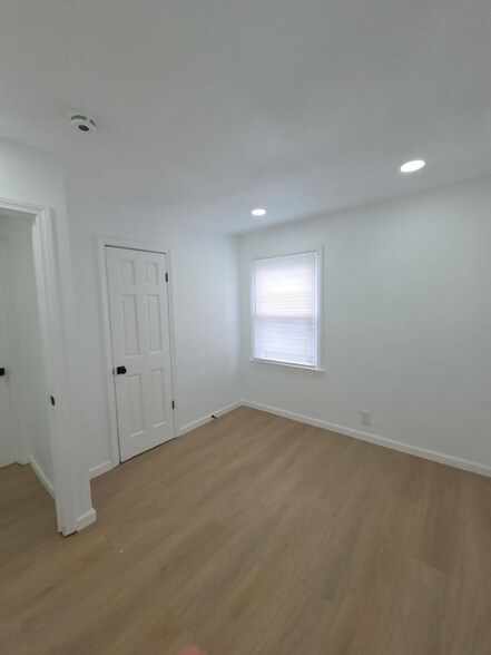 Building Photo - 509 N Rosedale Ave