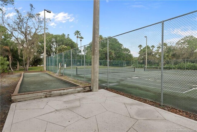 Building Photo - 1544 SW Silver Pine Way