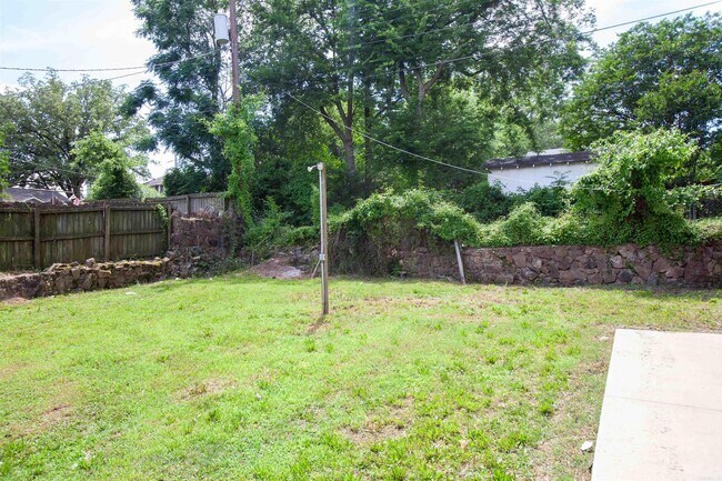 Building Photo - 116 Beechwood St