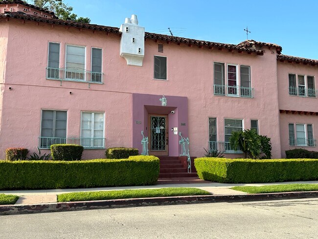 Building Photo - 3207 W 43rd Pl