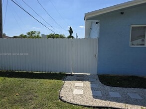 Building Photo - 965 NW 10th St