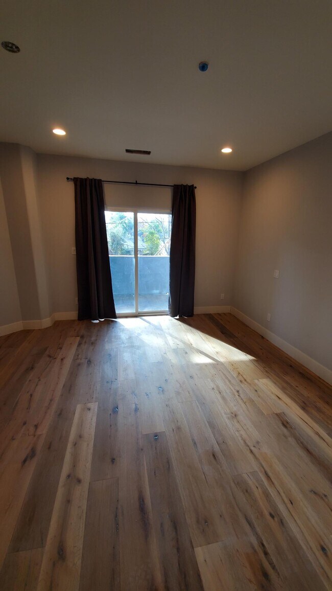 Building Photo - 17348 Emelita St