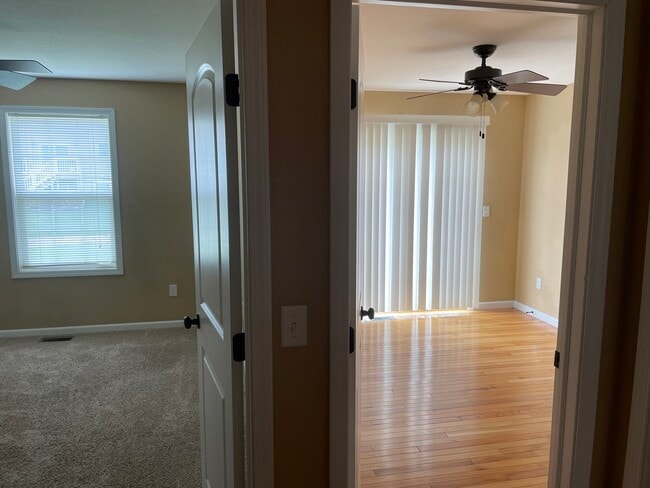 Building Photo - 708 Dallas Rd