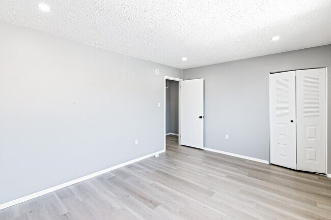 Building Photo - 29 Chiswick Dr