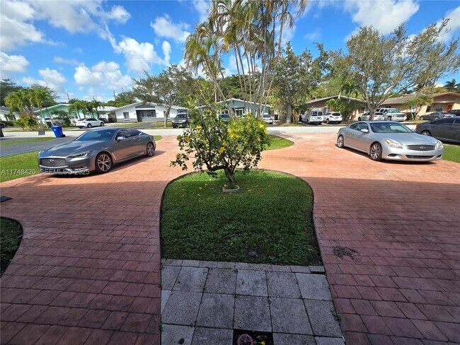 Building Photo - 812 SW 13th St