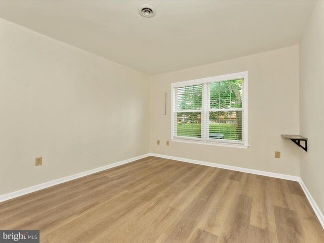 Building Photo - 5803 Oleander Pl