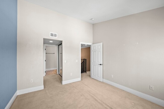 Building Photo - 3957 Nobel Dr