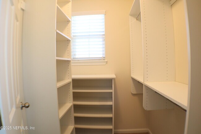 Building Photo - 175 Starlis Pl