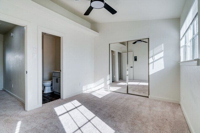 Building Photo - RIVER CROSSING ATX - 2BD/2.5BA - TOWNHOUSE - NEAR DOWNTOWN - NEW INTERIOR - $1495