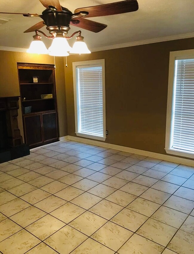 Building Photo - 1308 Hospital Dr