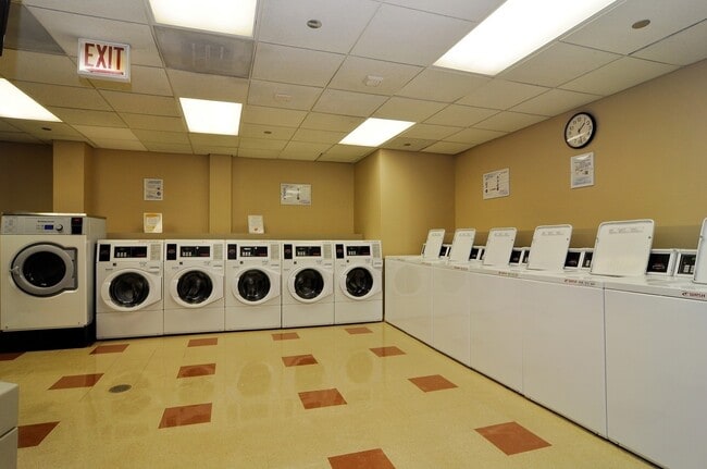 Building Photo - 440 N McClurg Ct