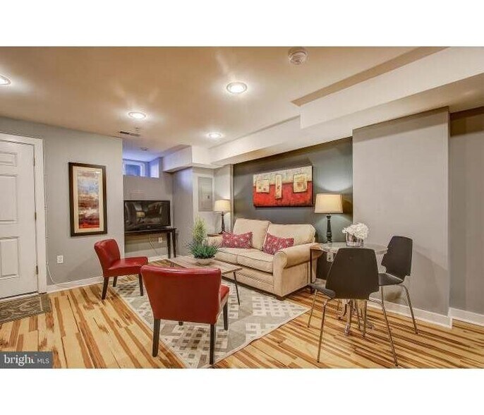 Primary Photo - 1454 Newton St NW