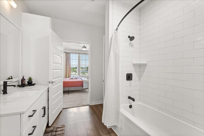 Building Photo - 1223 E Plant St