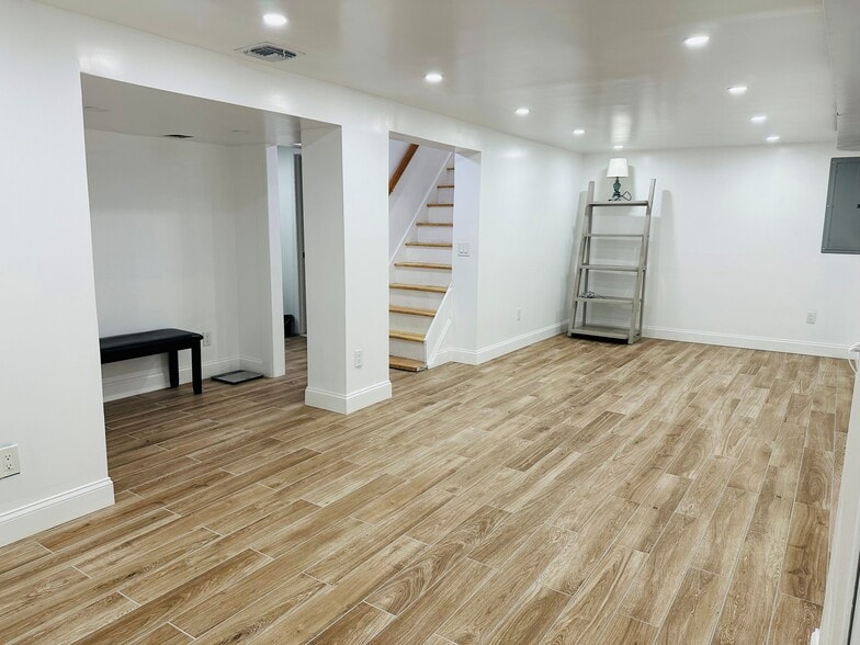 Basement - 11 Raymond Pl