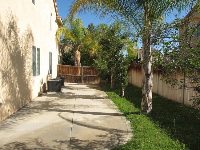 Building Photo - Four Bedroom Three Bathroom Home in Murrieta!