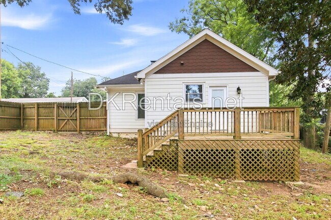 Building Photo - 1845 Vesta Ave