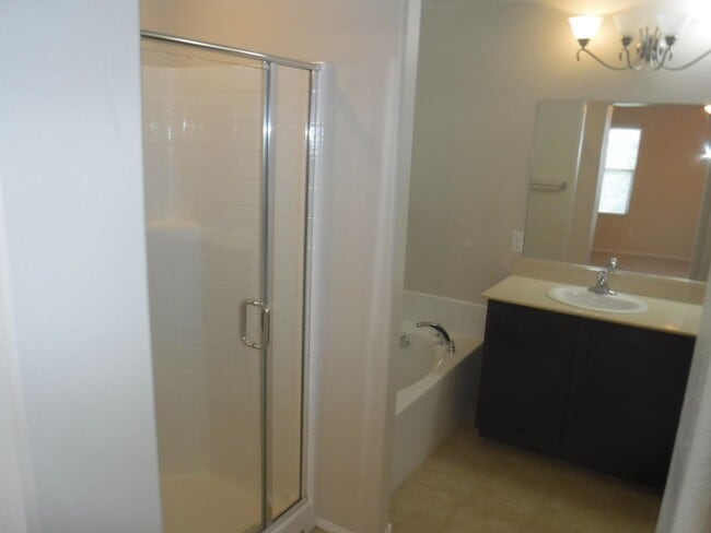 Building Photo - SPACIOUS 4 BEDROOM HOME WITH 2.5 BATHS, 2 ...