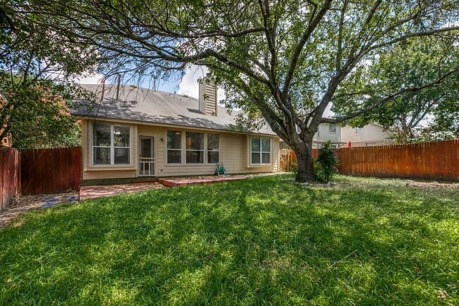 Building Photo - Charming 3 Bedroom 2.5 Baths located in Fall Creek!