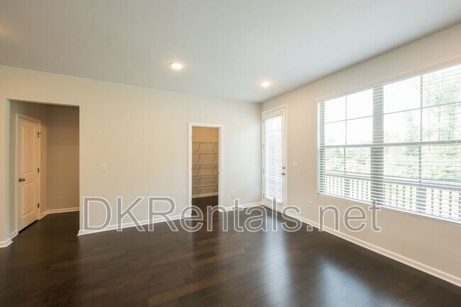 Building Photo - 2182 Talmai Dr