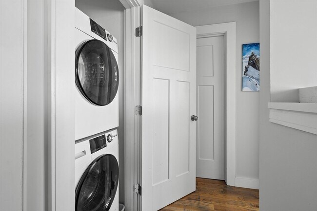 Building Photo - 1400 Columbia Rd