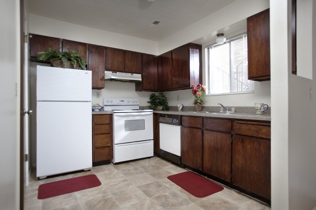 Kitchen - Woodlawn Apartments