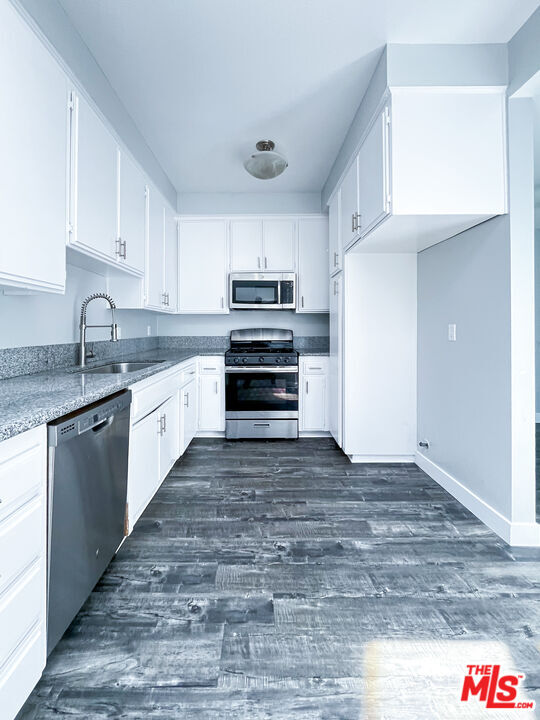 Building Photo - 9939 Topanga Canyon Blvd