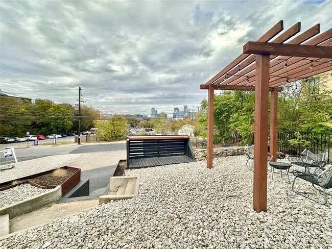 Building Photo - 201 Academy Dr