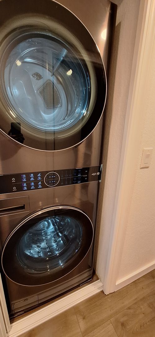 Building Photo - Luxurious 2-Bed, 2-Bath Condo with Spectacular Views and Designer Upgrades in Kirkland!!