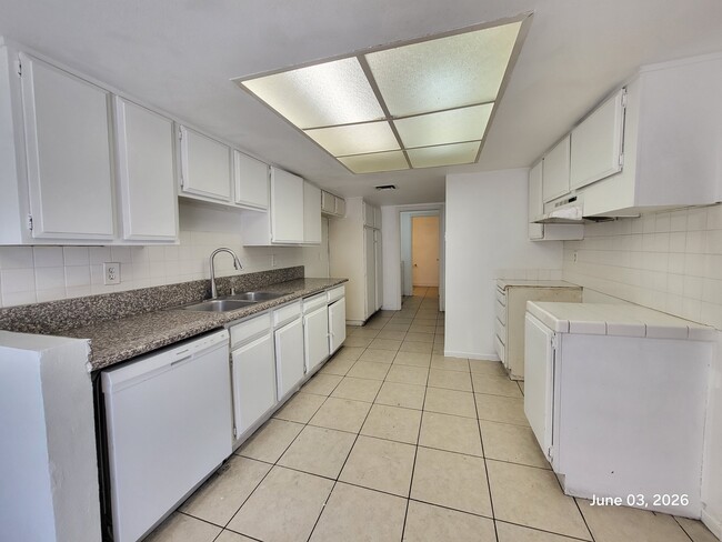 Building Photo - 4456 Buena Vista Dr