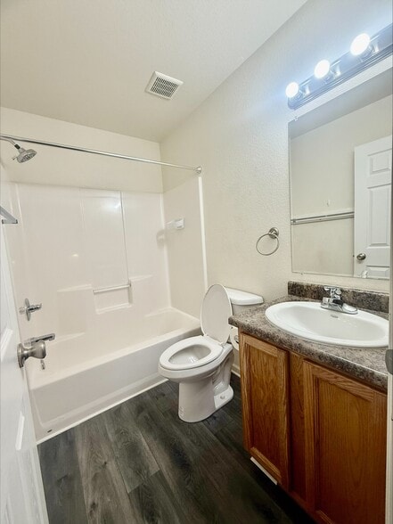 Building Photo - 3721 Miranda Ave