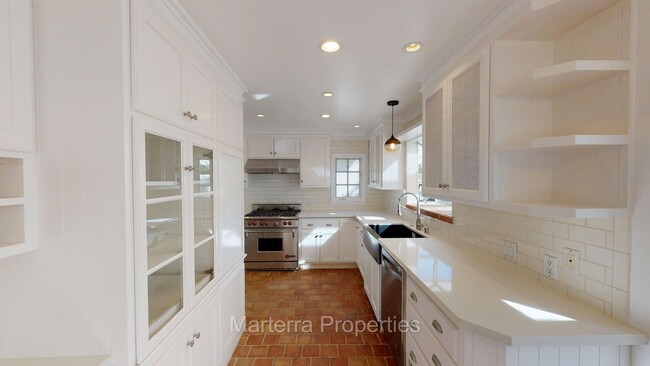 Building Photo - 2761 Vista Umbrosa