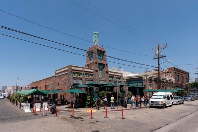 Building Photo - 527 Molino St