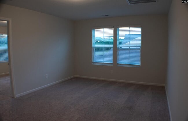 Building Photo - 1074 Begonia Dr