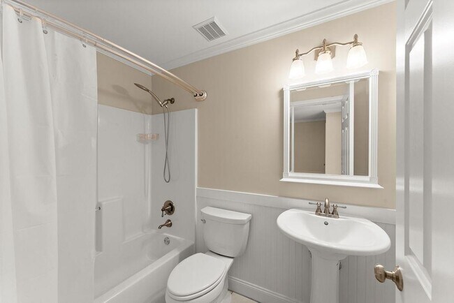 Building Photo - 2309 Wickingham Dr NE