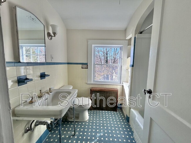 Building Photo - 142r Old Norwich Rd