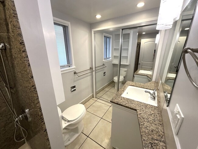 Building Photo - Studio Apartment -Open House  Tuesday at 5pm